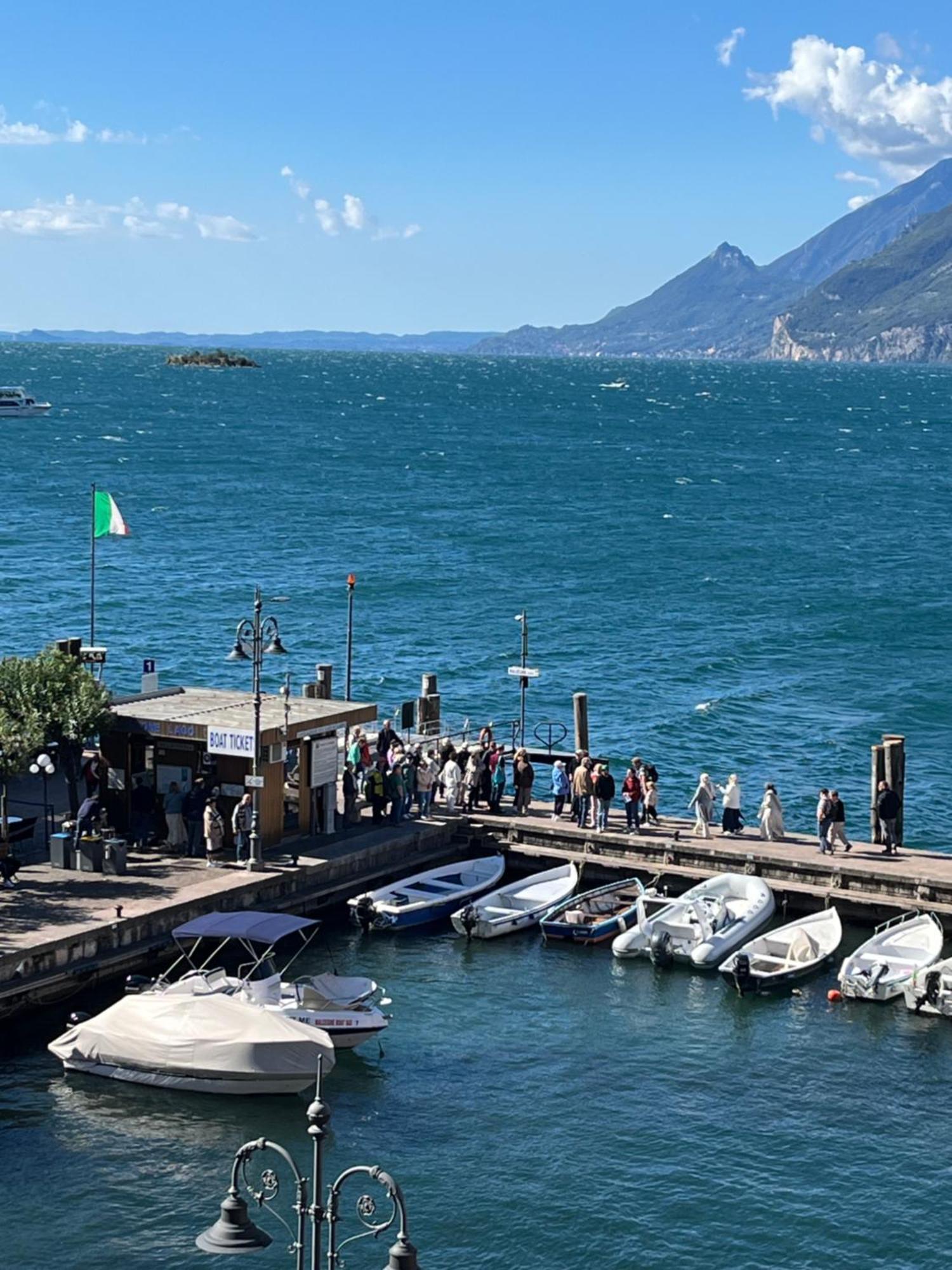 Charmante Apartament Lake Front Malcesine Exterior foto
