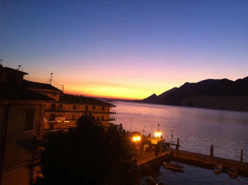 Charmante Apartament Lake Front Malcesine Zimmer foto